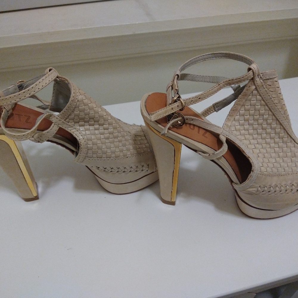 Sandals - Picture 4 of 5